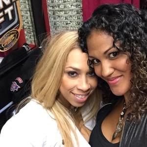 Meet your Posher, Mona